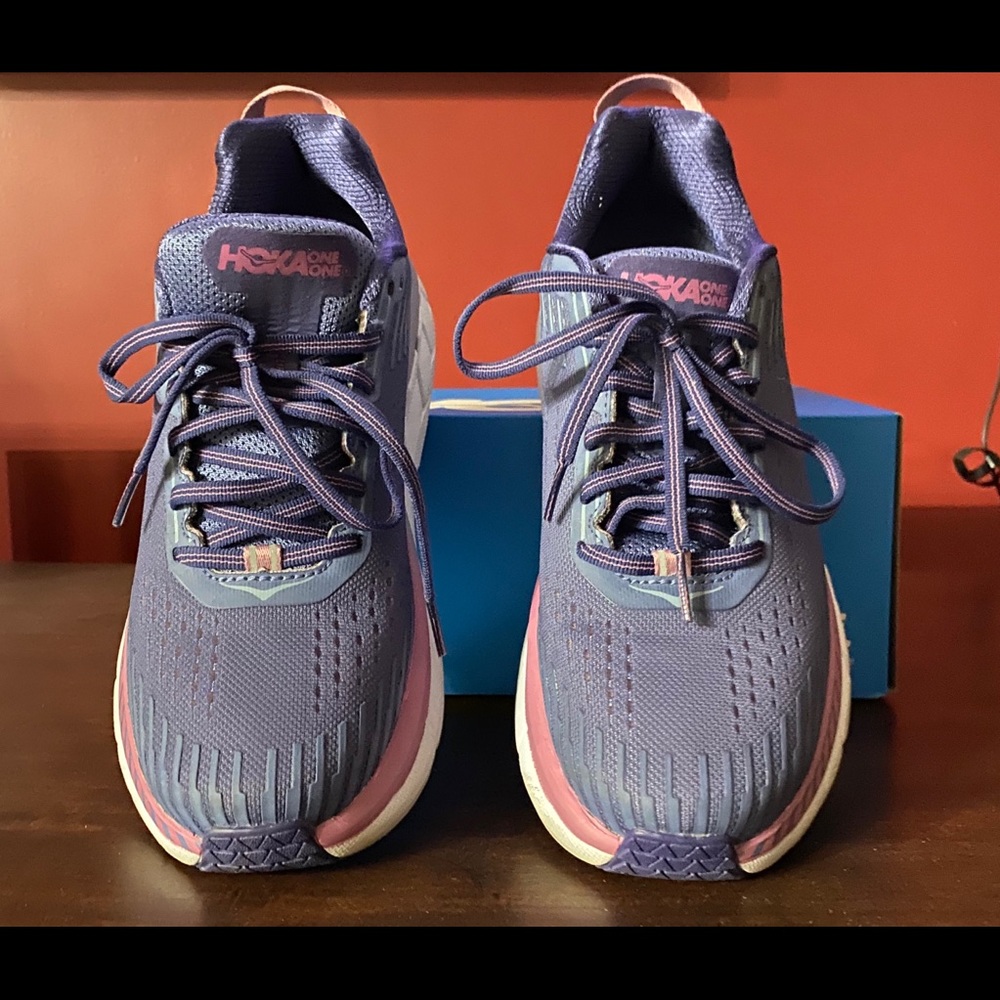 Hoka Clifton nearly new